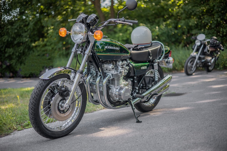 Kawasaki Z900 mit für die 1970er Jahre typischen Ochsenaugenblinkern Rundscheinwerfern und Rundinstrumenten kawa_z900_2058.jpg