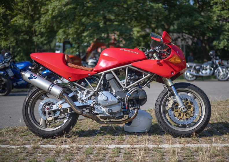 Die Ducati 750 SS wurde von 1991 bis 1997 gebaut.Sie hatte 748 cm³ und 68 PS,ausreichend für eine Höchstgeschwindigkeit von 210 km/h ducati_750_sc_2079.jpg
