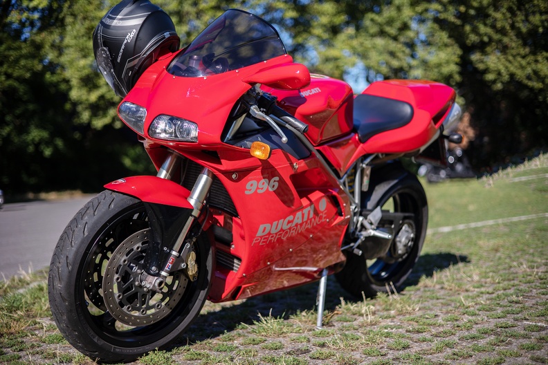Das Superbike Ducati 996 wurde von 1999 bis 2001 gebaut,hatte 112 PS bei 198 kg Gewicht ducati_996_2175.jpg