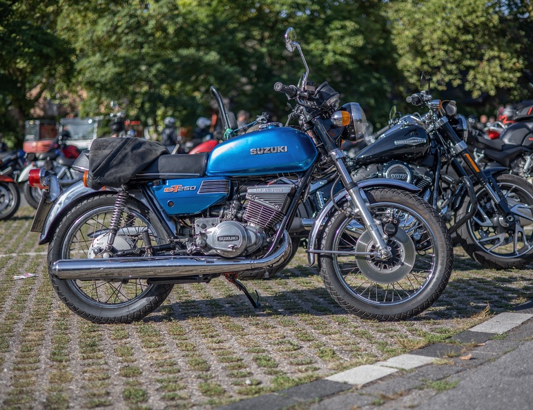 Suzuki GT 250