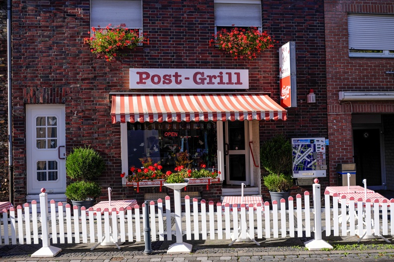 Postgrill is open